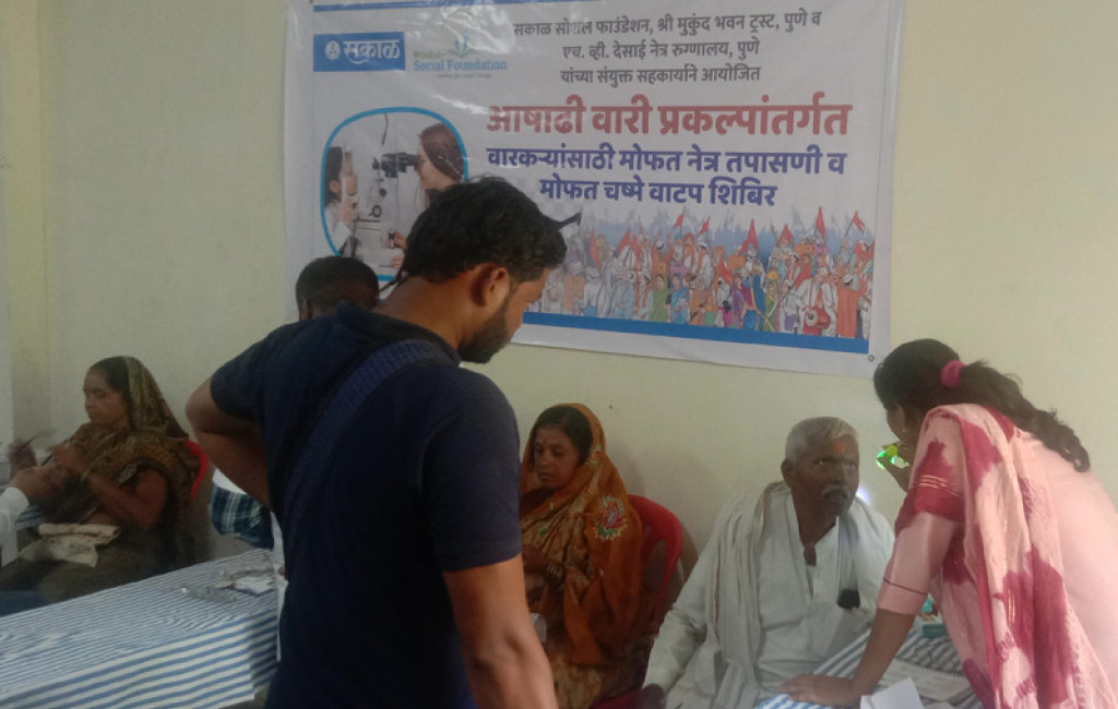 Sakal Social Foundation Provides Free Eye Check-ups and Spectacles to Warkaris